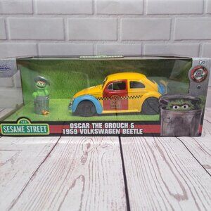 Oscar The Grouch & 1959 Volkswagen Beetle Die-Cast Model 1:43 Scale Hollywood Ri